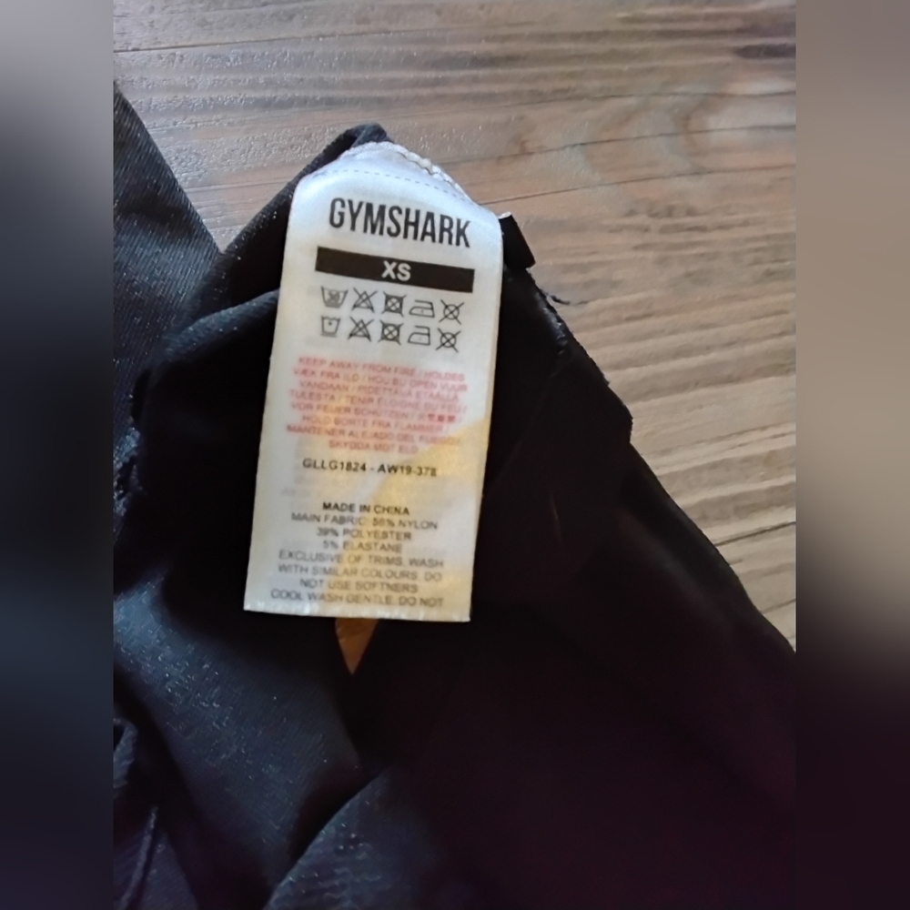 Gymshark Black Leggings with Stretchy Fit and Moisture-Wicking Fabric - Picture 3 of 4